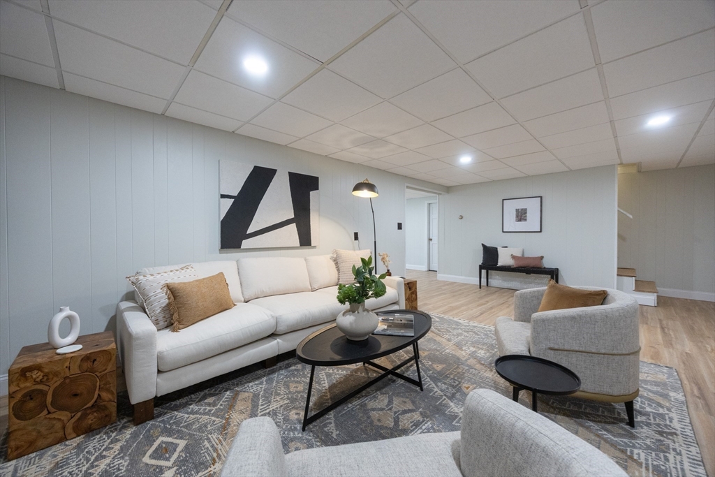 Easton, Massachusetts 02375, United States, 4 Bedrooms Bedrooms, ,3 BathroomsBathrooms,Residential,Active,185002