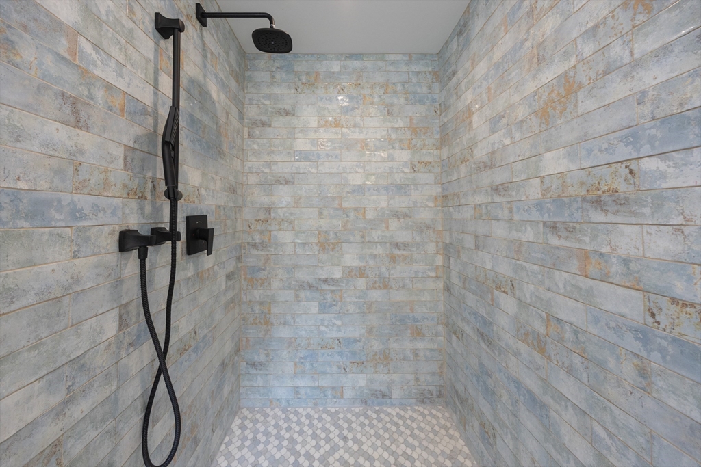 Easton, Massachusetts 02375, United States, 4 Bedrooms Bedrooms, ,3 BathroomsBathrooms,Residential,Active,185002