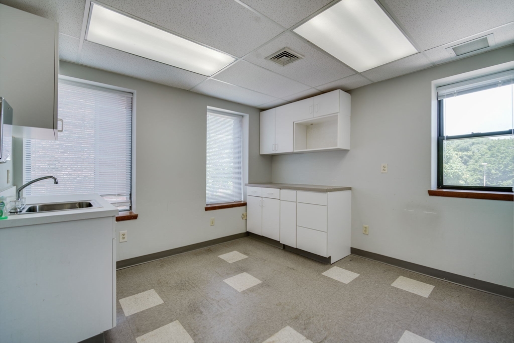 Springfield, Massachusetts 01103, United States, ,Residential,Active,76875