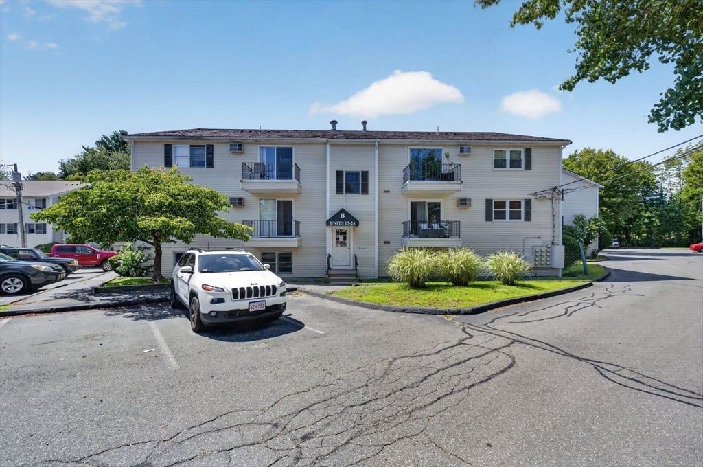 1261 Church St #15, New Bedford, MA, 1261 Church St #15, New Bedford, MA Photo #2