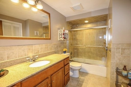 34 Neofotistos Cir, Dracut, MA Photo #9