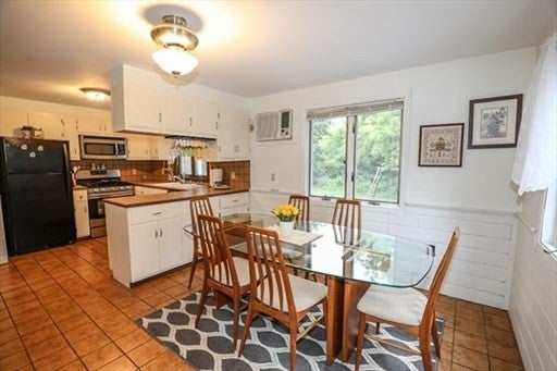 34 Neofotistos Cir, Dracut, MA Photo #3