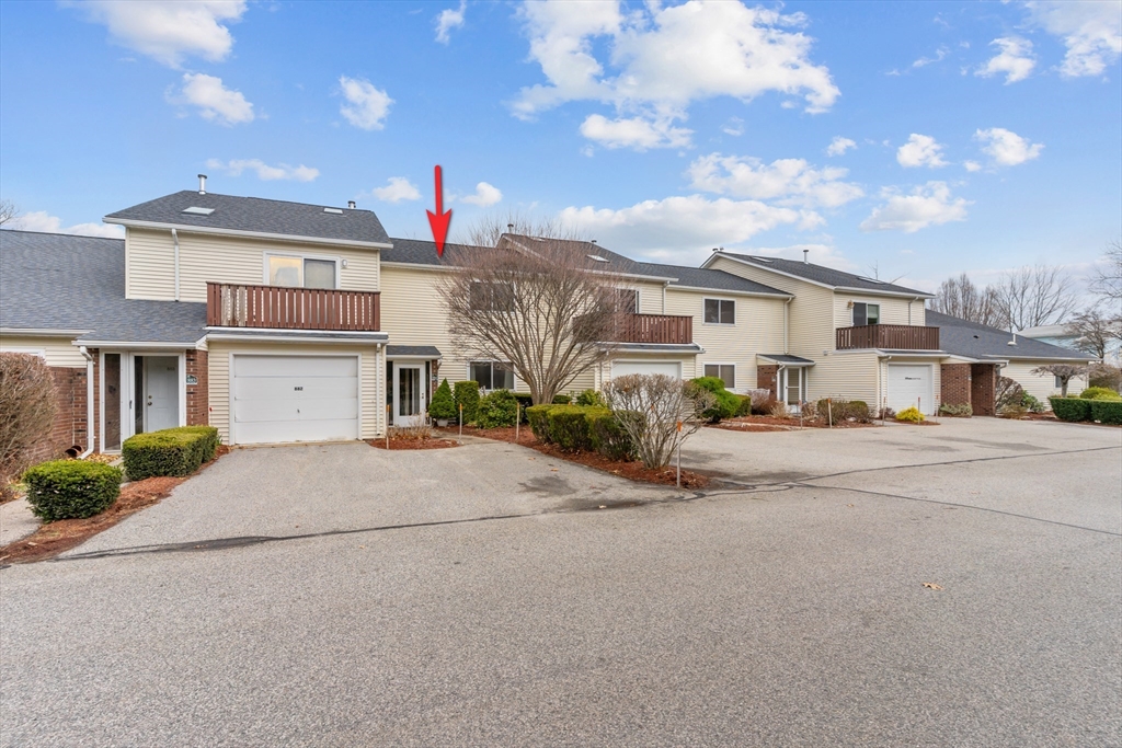 Warwick, Rhode Island 02886, United States, 2 Bedrooms Bedrooms, ,2 BathroomsBathrooms,Residential,Active,96751