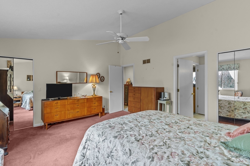 Warwick, Rhode Island 02886, United States, 2 Bedrooms Bedrooms, ,2 BathroomsBathrooms,Residential,Active,96751