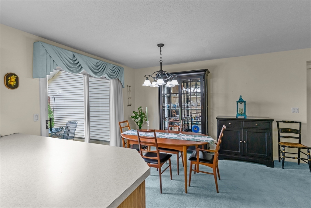 Warwick, Rhode Island 02886, United States, 2 Bedrooms Bedrooms, ,2 BathroomsBathrooms,Residential,Active,96751