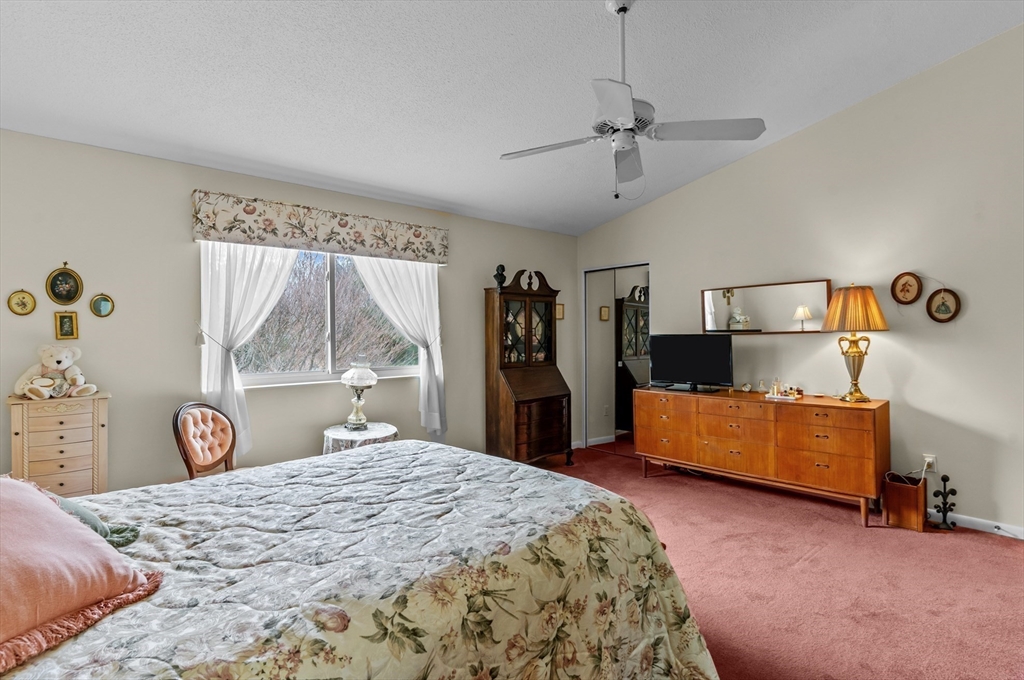 Warwick, Rhode Island 02886, United States, 2 Bedrooms Bedrooms, ,2 BathroomsBathrooms,Residential,Active,96751