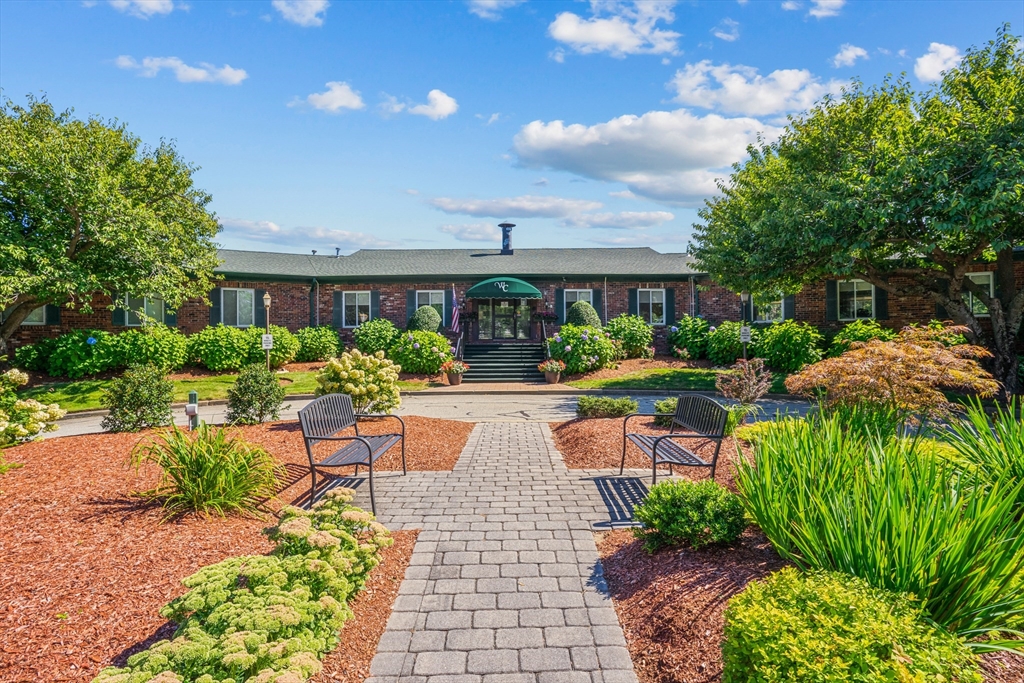 Warwick, Rhode Island 02886, United States, 2 Bedrooms Bedrooms, ,2 BathroomsBathrooms,Residential,Active,96751