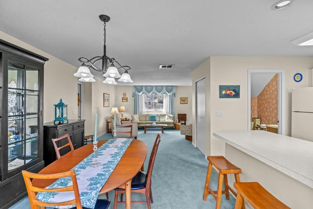 Warwick, Rhode Island 02886, United States, 2 Bedrooms Bedrooms, ,2 BathroomsBathrooms,Residential,Active,96751