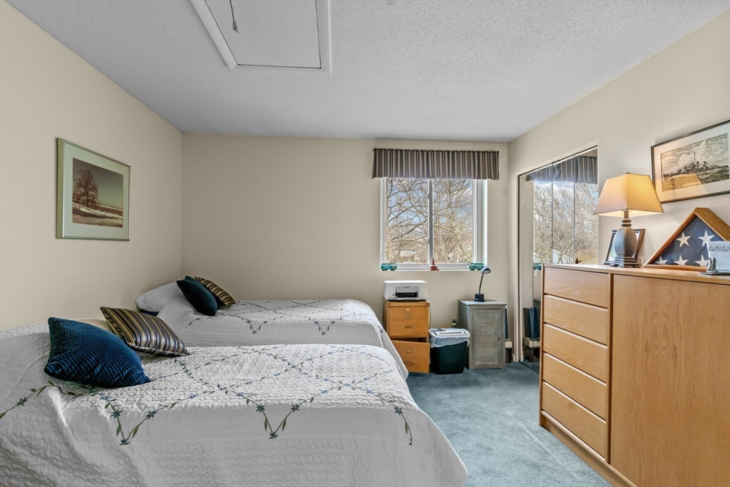 Warwick, Rhode Island 02886, United States, 2 Bedrooms Bedrooms, ,2 BathroomsBathrooms,Residential,Active,96751