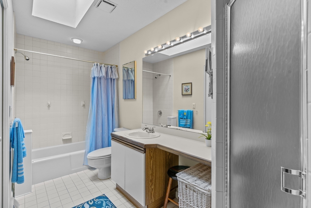 Warwick, Rhode Island 02886, United States, 2 Bedrooms Bedrooms, ,2 BathroomsBathrooms,Residential,Active,96751