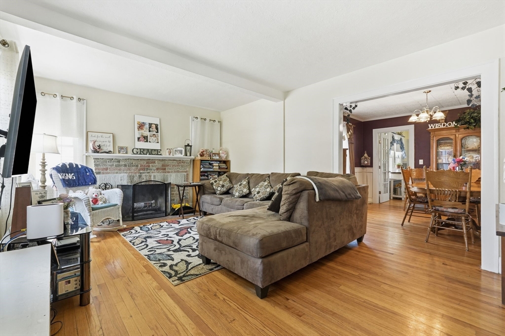 17-19 Howes St