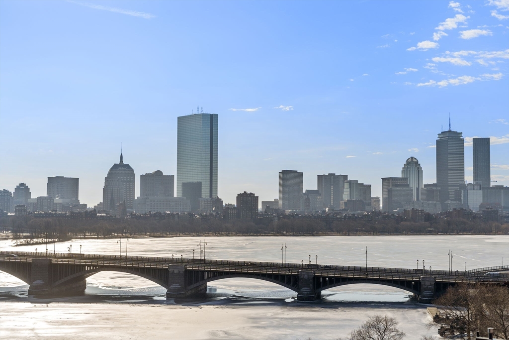 75-83 Cambridge Pkwy W1003