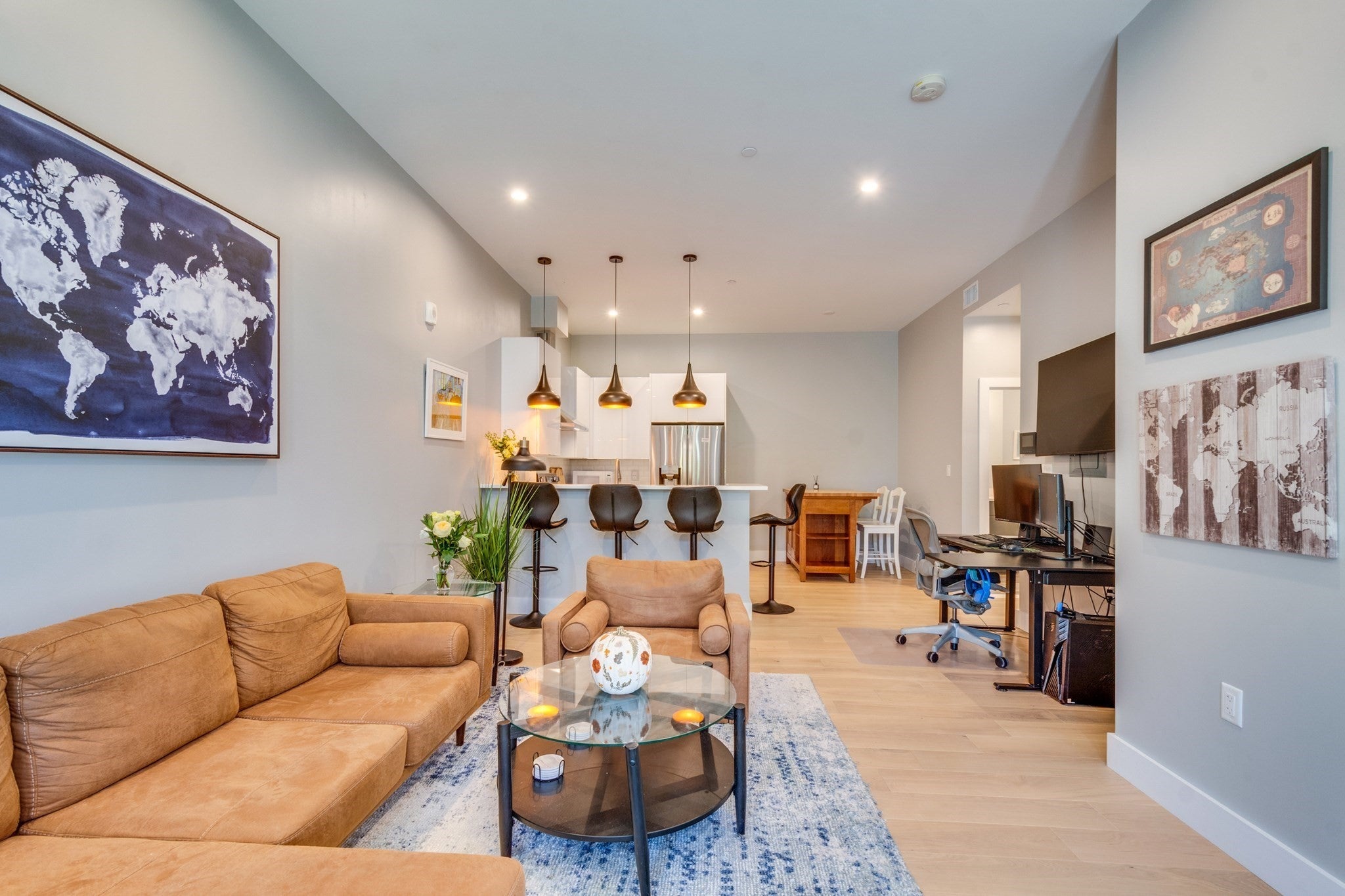 60 Cross St E 106
