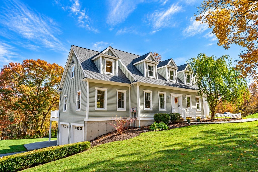 Photo of 104 Town Farm Rd, Brookfield, MA 01506 (MLS # 73594919)