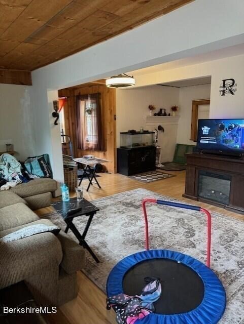 1127 N Hoosac Rd