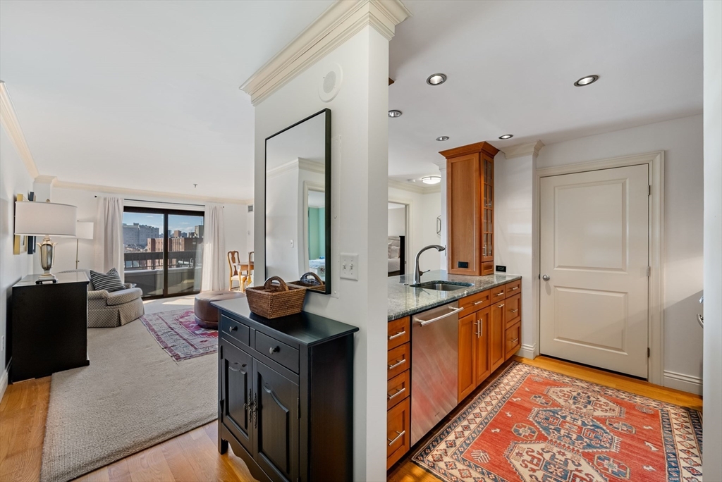 16 Harcourt St 8D