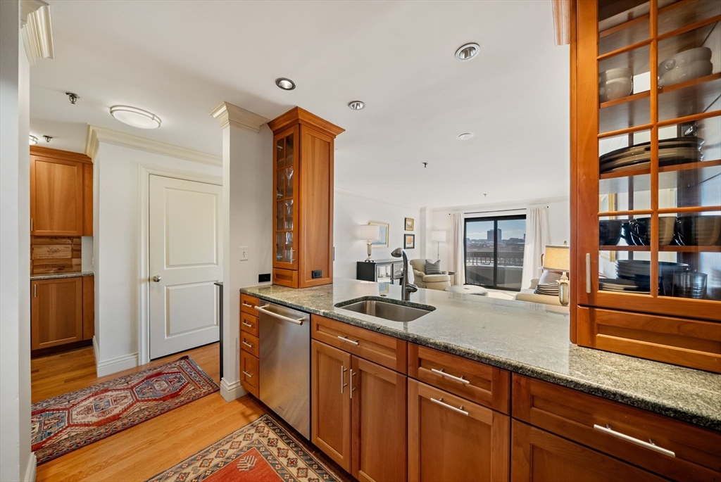 16 Harcourt St 8D