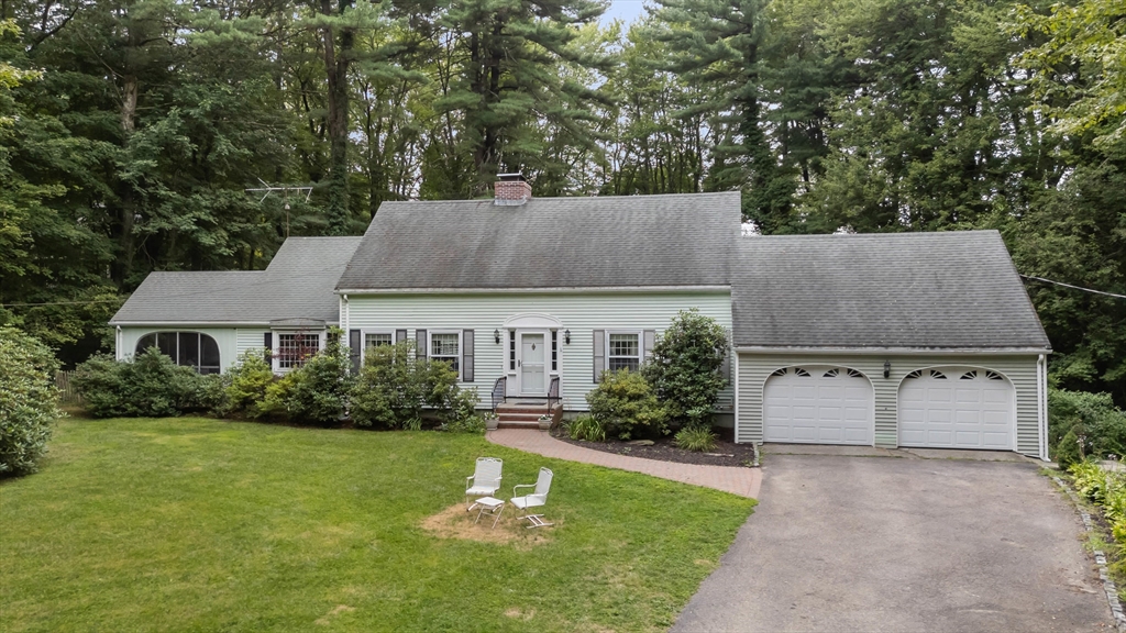 16 Lynwood Ln