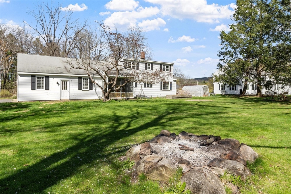 40 Ivy Dr