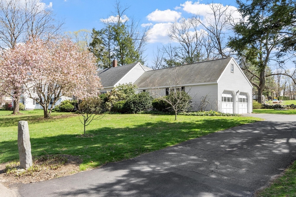 40 Ivy Dr