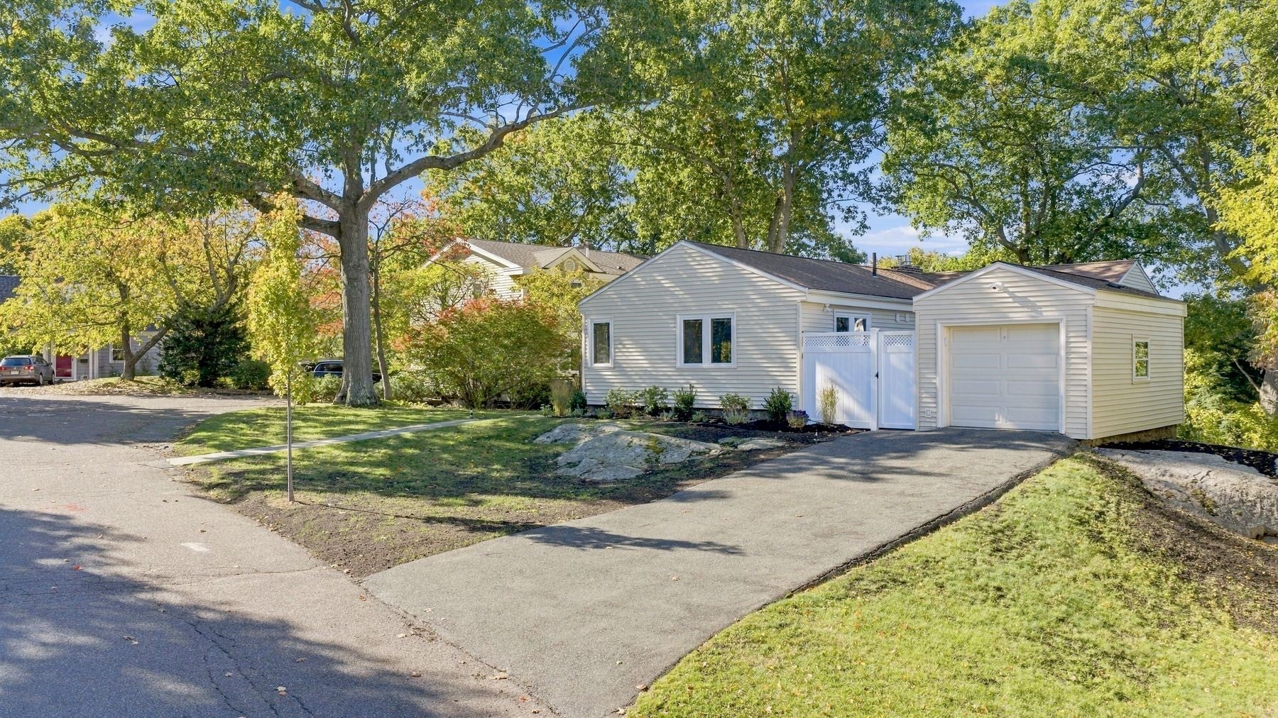 Click for 31 Amherst Rd, Marblehead, MA slideshow
