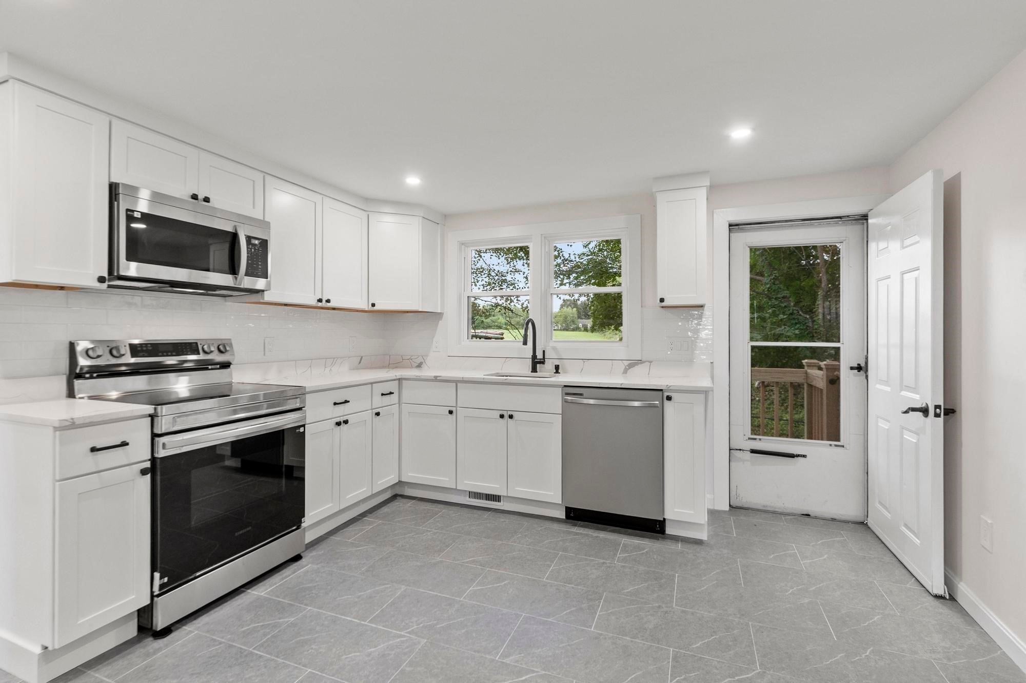 186 Pleasant St, Lunenburg, MA, 186 Pleasant St, Lunenburg, MA Photo #12