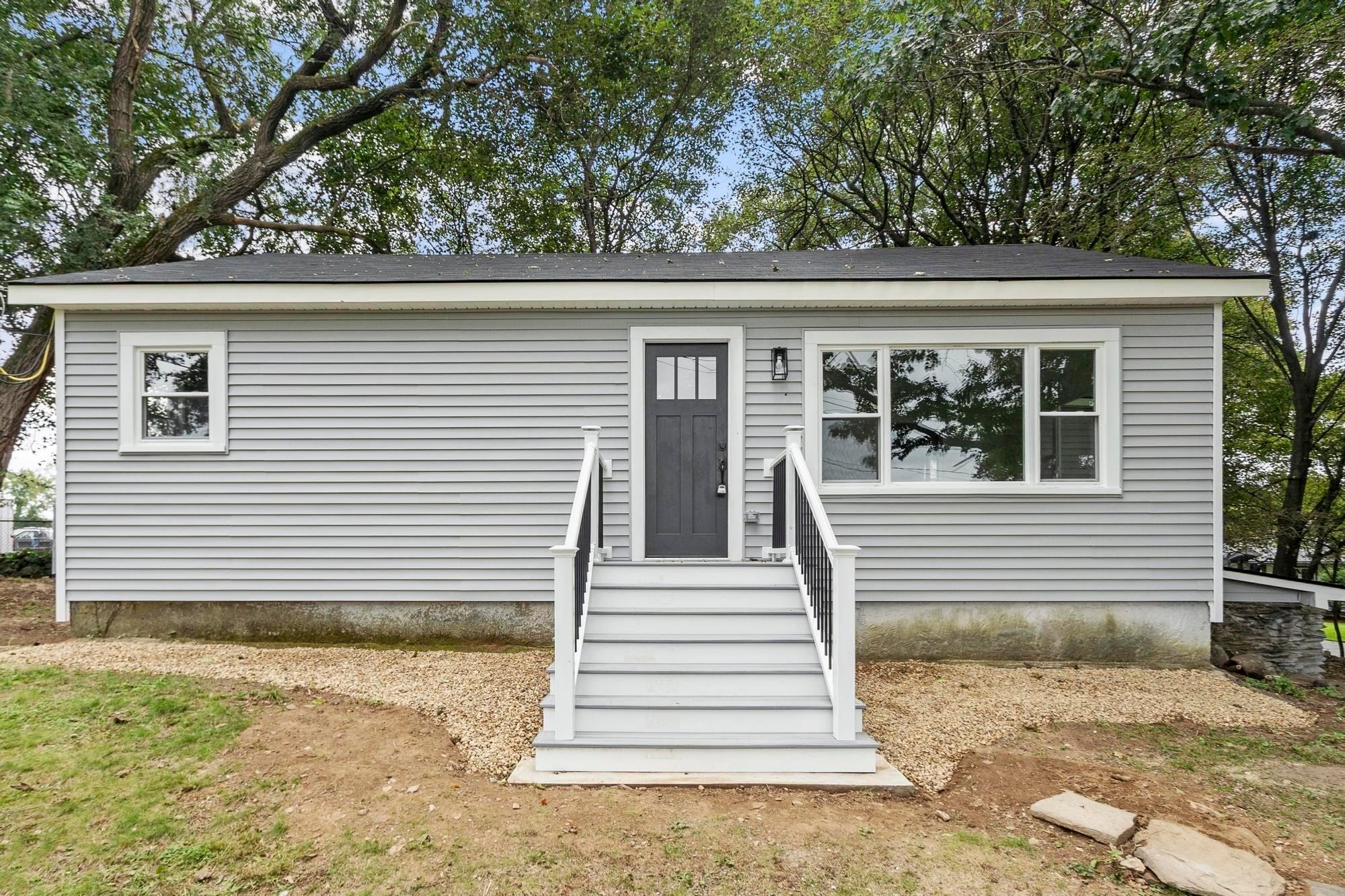 Photo of 186 Pleasant St, Lunenburg, MA