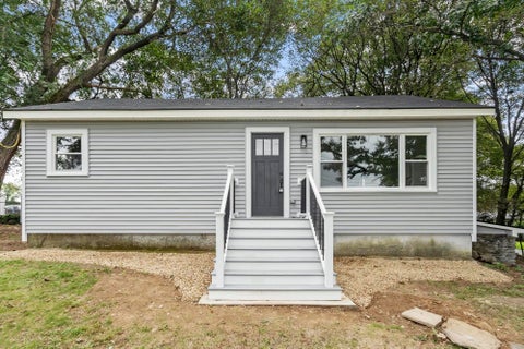 Photo of 186 Pleasant St, Lunenburg, MA 01462 (MLS # 73579844)