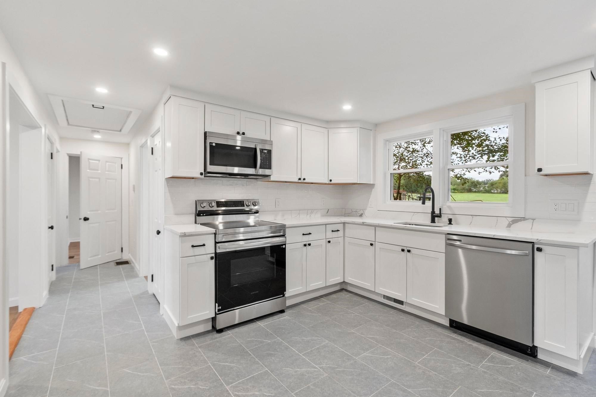 186 Pleasant St, Lunenburg, MA, 186 Pleasant St, Lunenburg, MA Photo #13