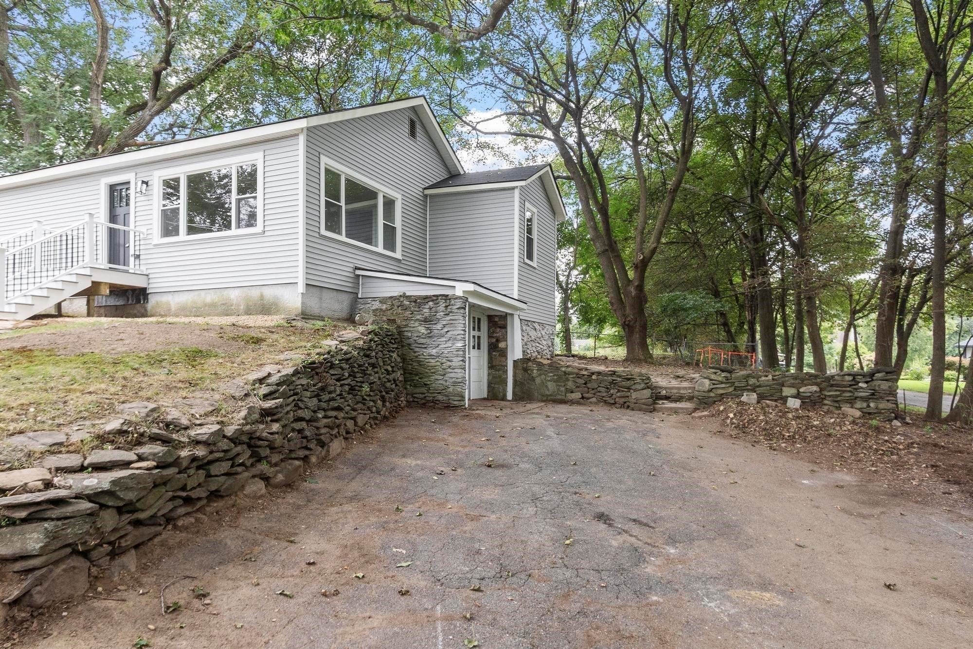 186 Pleasant St