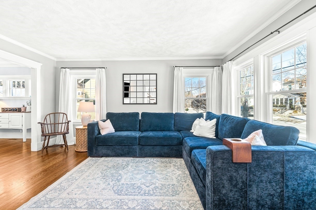 10 Hesseltine Avenue