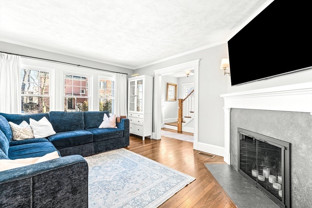 10 Hesseltine Avenue