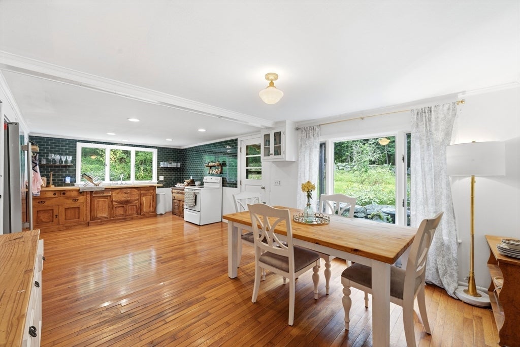 176 Sherburne Ave, Tyngsborough, MA, 176 Sherburne Ave, Tyngsborough, MA Photo #2