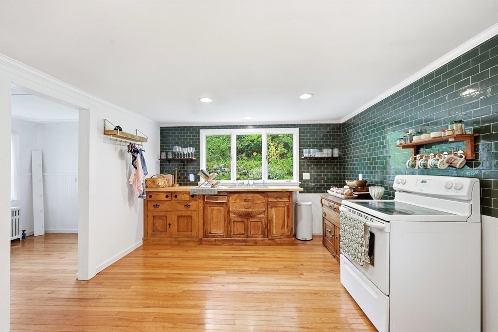 176 Sherburne Ave, Tyngsborough, MA, 176 Sherburne Ave, Tyngsborough, MA Photo #3