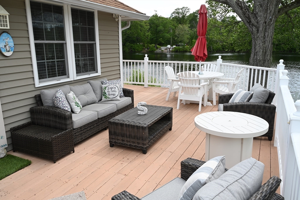 72 Lakeview Place
