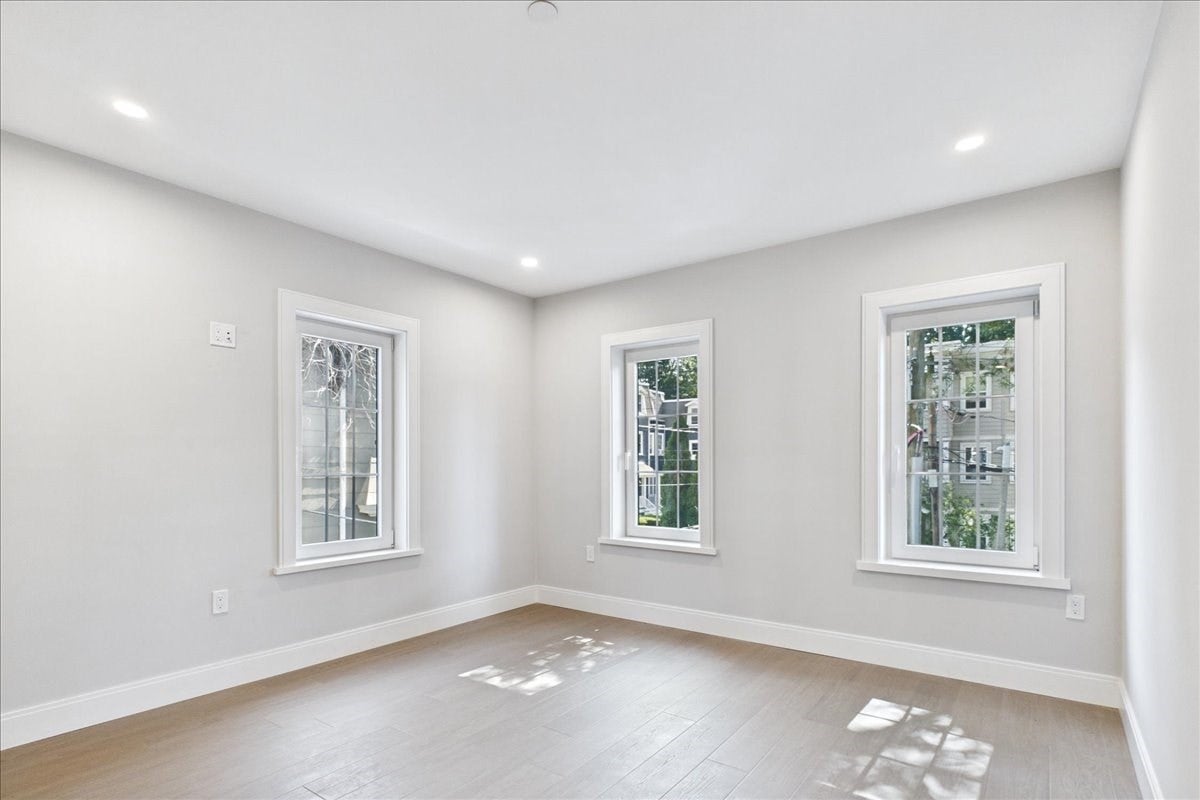 305 Chestnut Ave #3, Boston, MA Photo #16