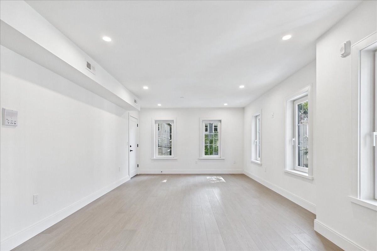 305 Chestnut Ave #3, Boston, MA Photo #7