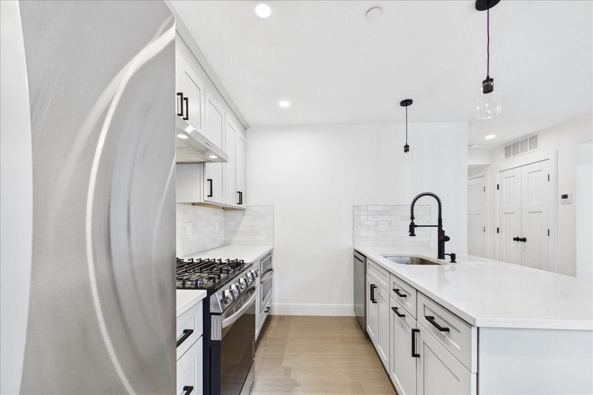 305 Chestnut Ave #3, Boston, MA Photo #10
