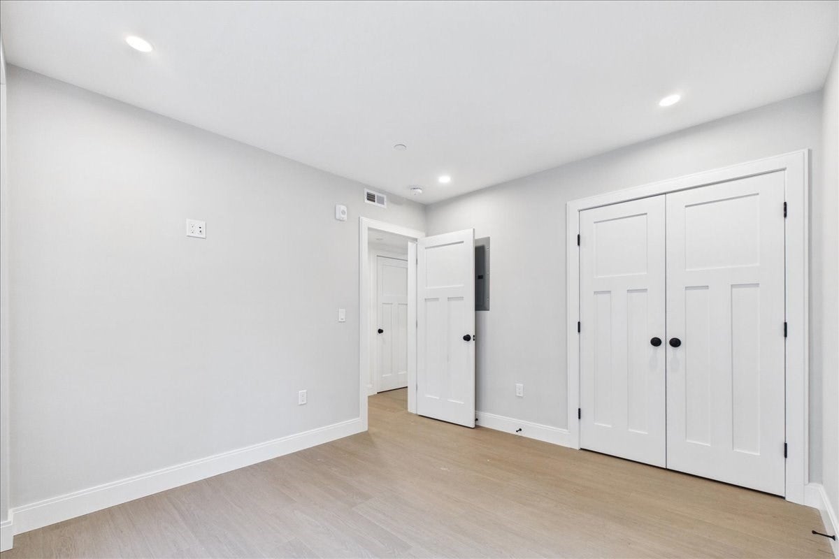 305 Chestnut Ave #3, Boston, MA Photo #19