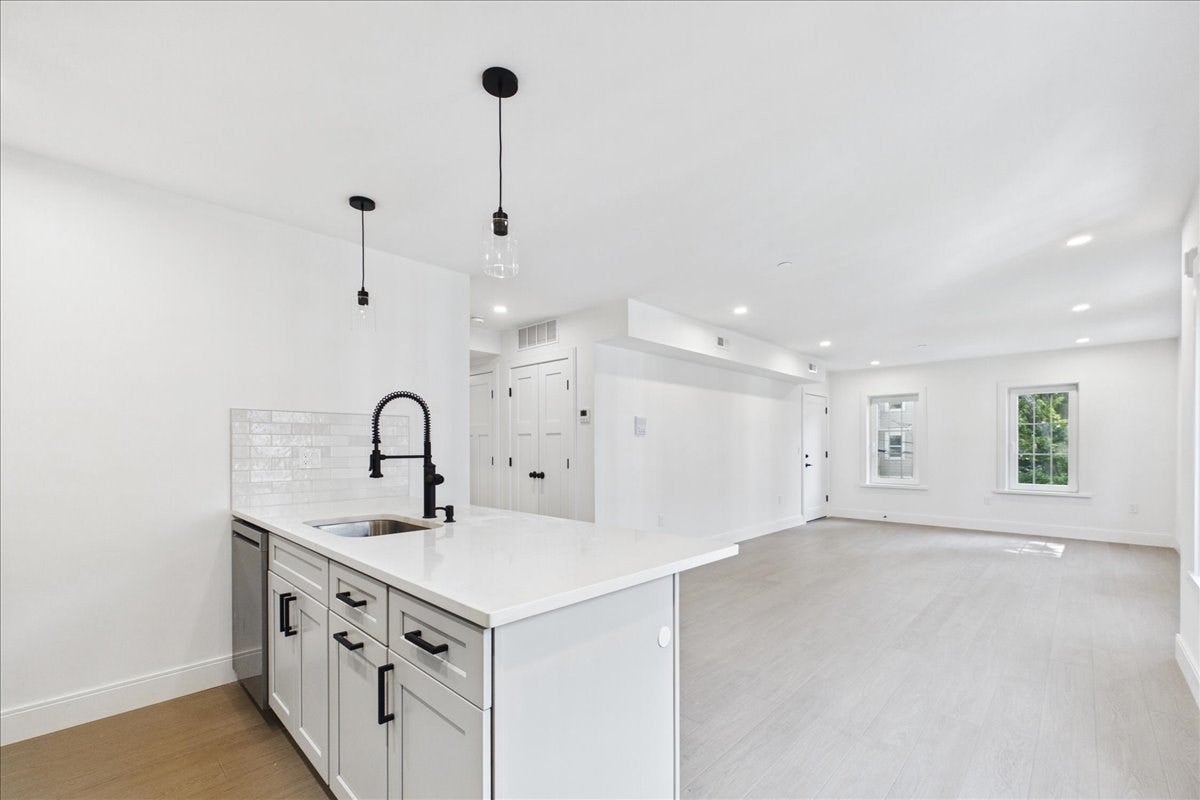 305 Chestnut Ave #3, Boston, MA Photo #12
