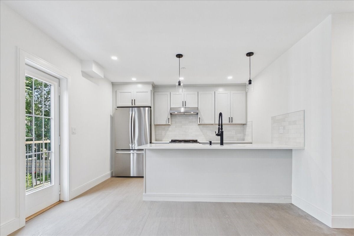 305 Chestnut Ave #3, Boston, MA Photo #13