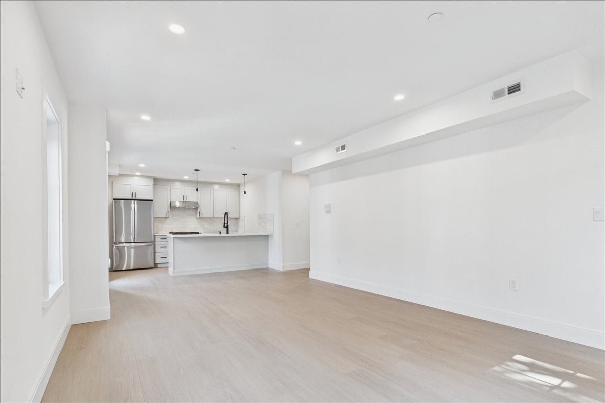 305 Chestnut Ave #3, Boston, MA Photo #6