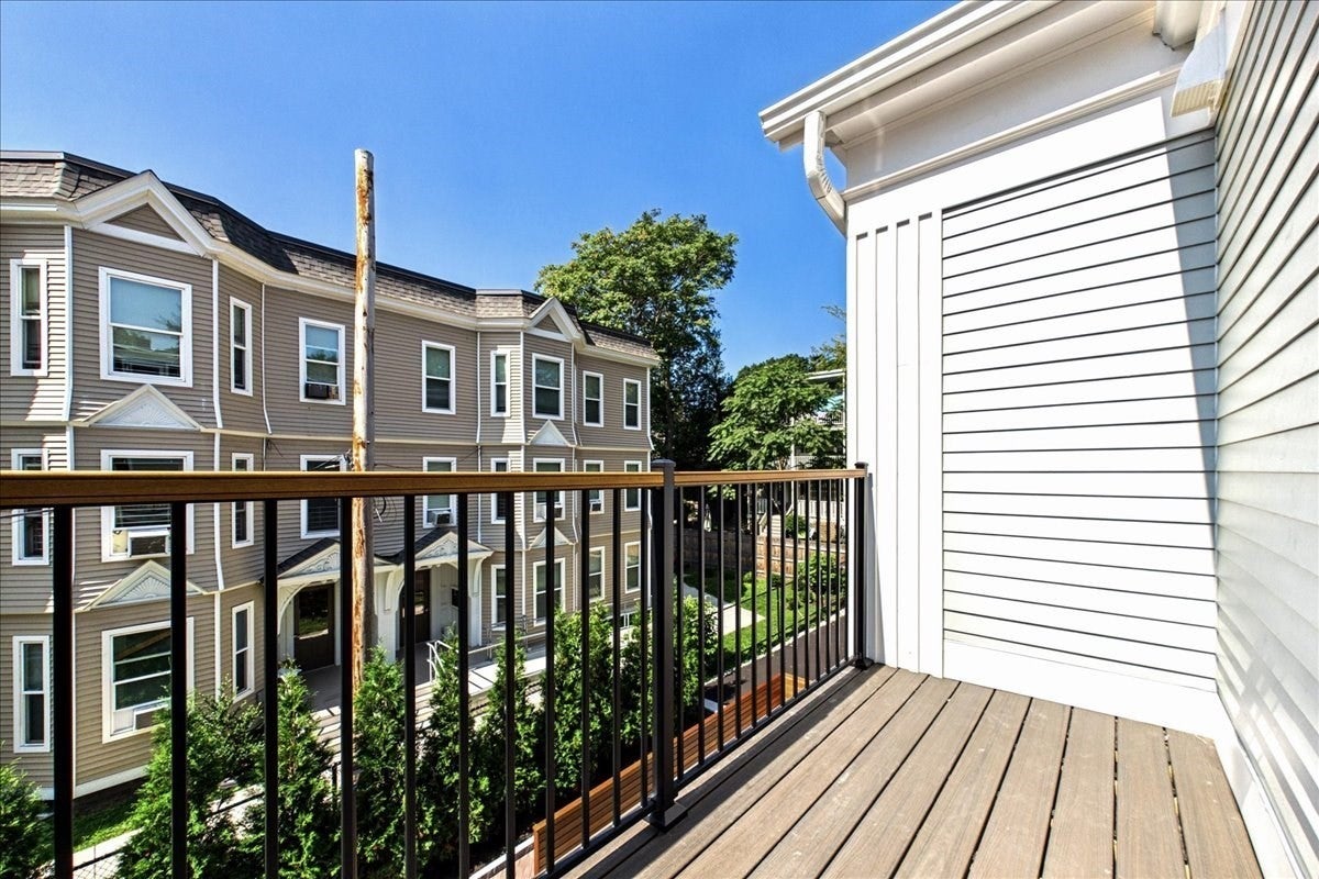 305 Chestnut Ave #3, Boston, MA Photo #24