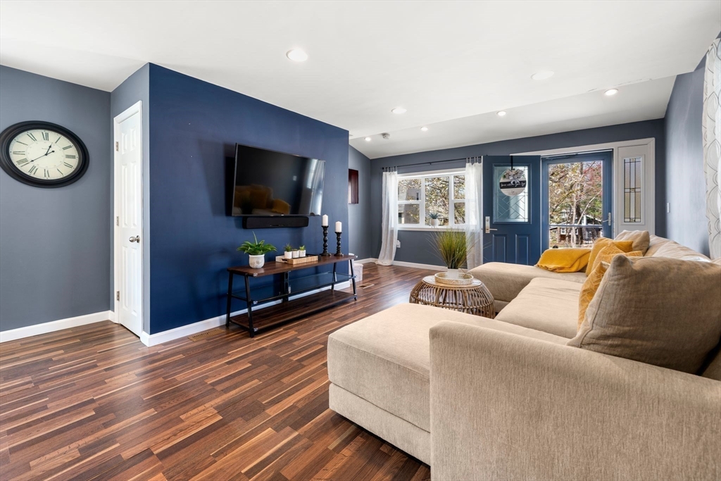 16 Deerfield St