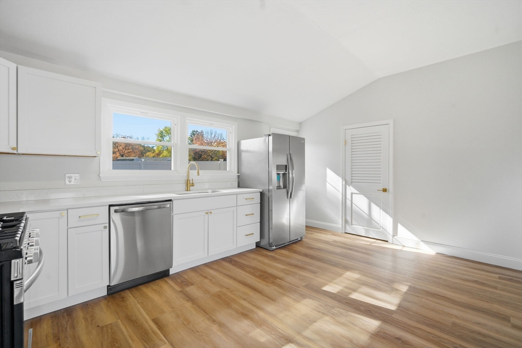 Springfield, Massachusetts 01118, United States, 3 Bedrooms Bedrooms, ,1 BathroomBathrooms,Residential,Active,235835