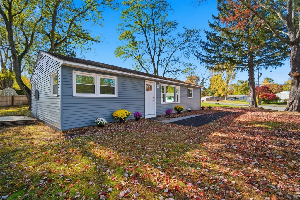 Springfield, Massachusetts 01118, United States, 3 Bedrooms Bedrooms, ,1 BathroomBathrooms,Residential,Active,235835