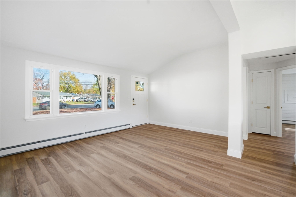 Springfield, Massachusetts 01118, United States, 3 Bedrooms Bedrooms, ,1 BathroomBathrooms,Residential,Active,235835