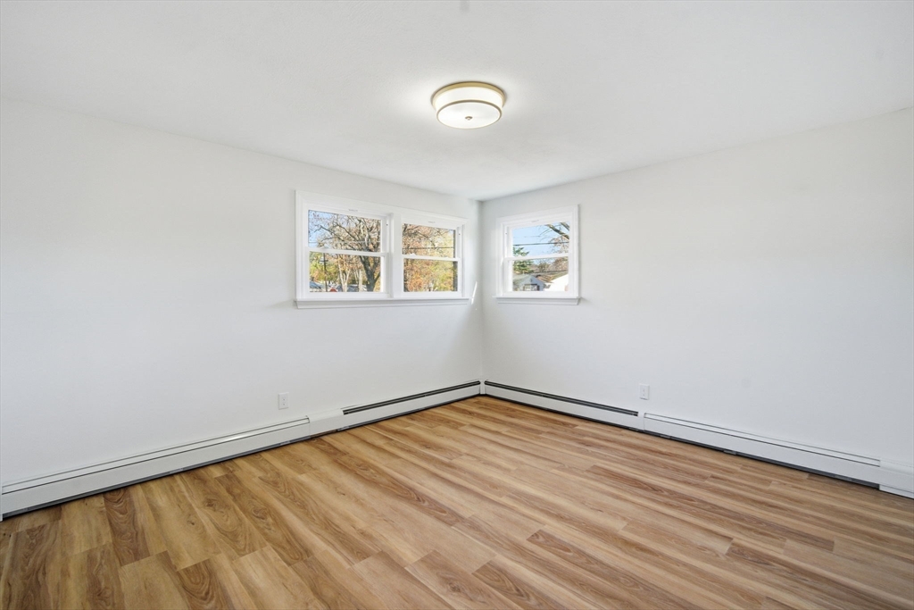 Springfield, Massachusetts 01118, United States, 3 Bedrooms Bedrooms, ,1 BathroomBathrooms,Residential,Active,235835