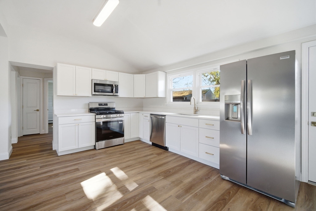 Springfield, Massachusetts 01118, United States, 3 Bedrooms Bedrooms, ,1 BathroomBathrooms,Residential,Active,235835