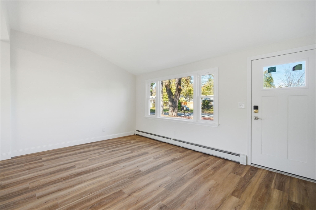 Springfield, Massachusetts 01118, United States, 3 Bedrooms Bedrooms, ,1 BathroomBathrooms,Residential,Active,235835